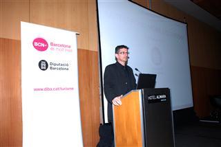 El profesor, Enric López, participa en la Jornada 'Telefonía Móvil y Turismo'